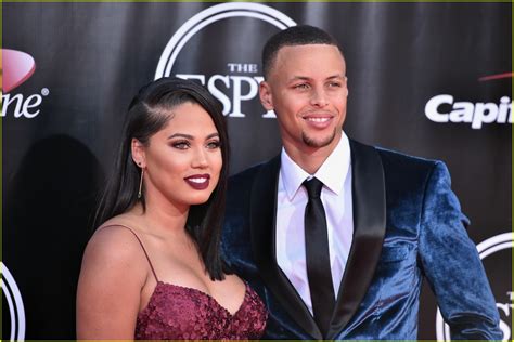 Warriors news: Stephen Currys wife, Ayesha goes nude for。